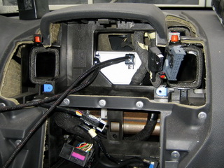 Umístění modulu video konvertoru VCU-01/02 ve voze OPEL Zafira-B